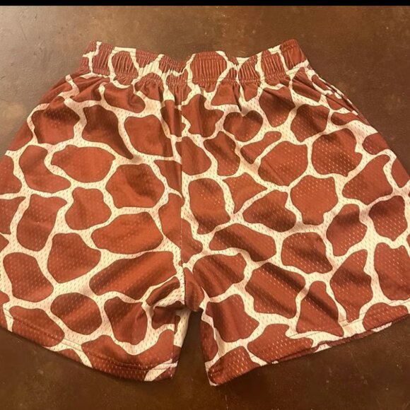 Inaka Power shorts with giraffe print Size Large - Picture 2 of 5